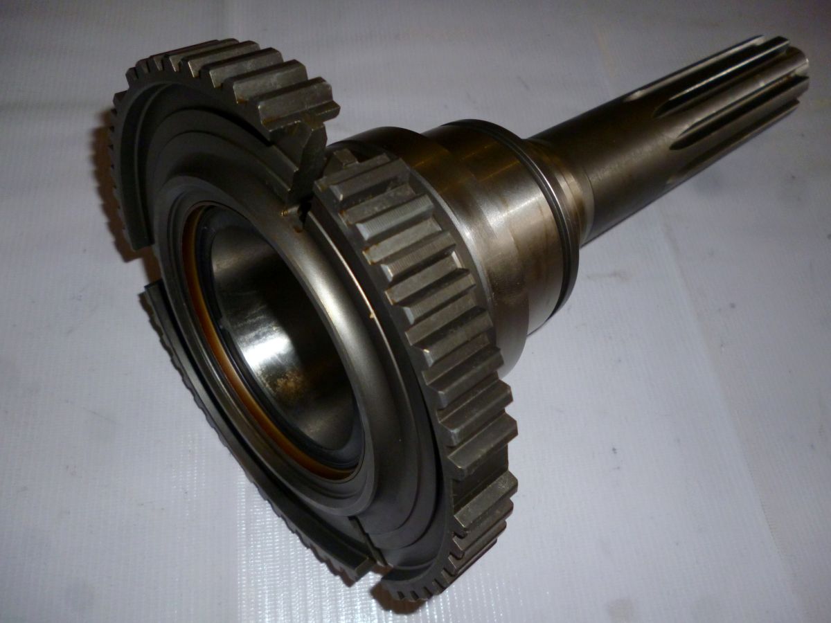 1355.302.002 - вал первичный, шт