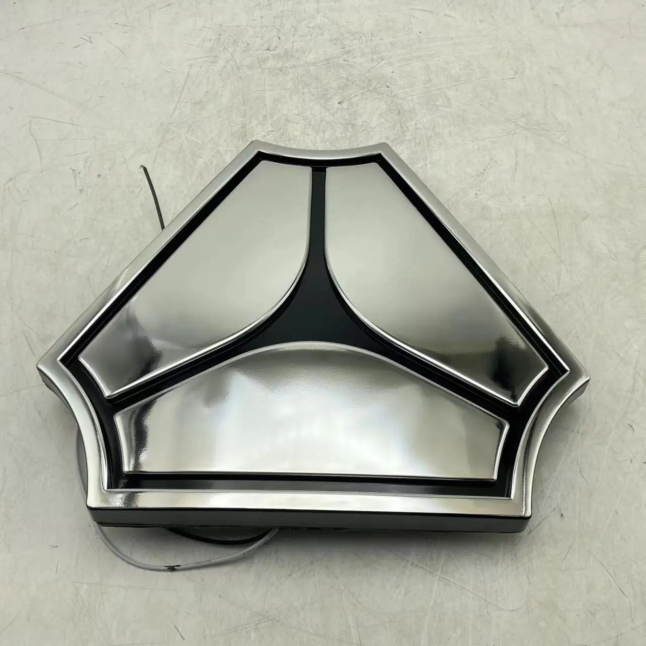 Эмблема светодиодная SITRAK