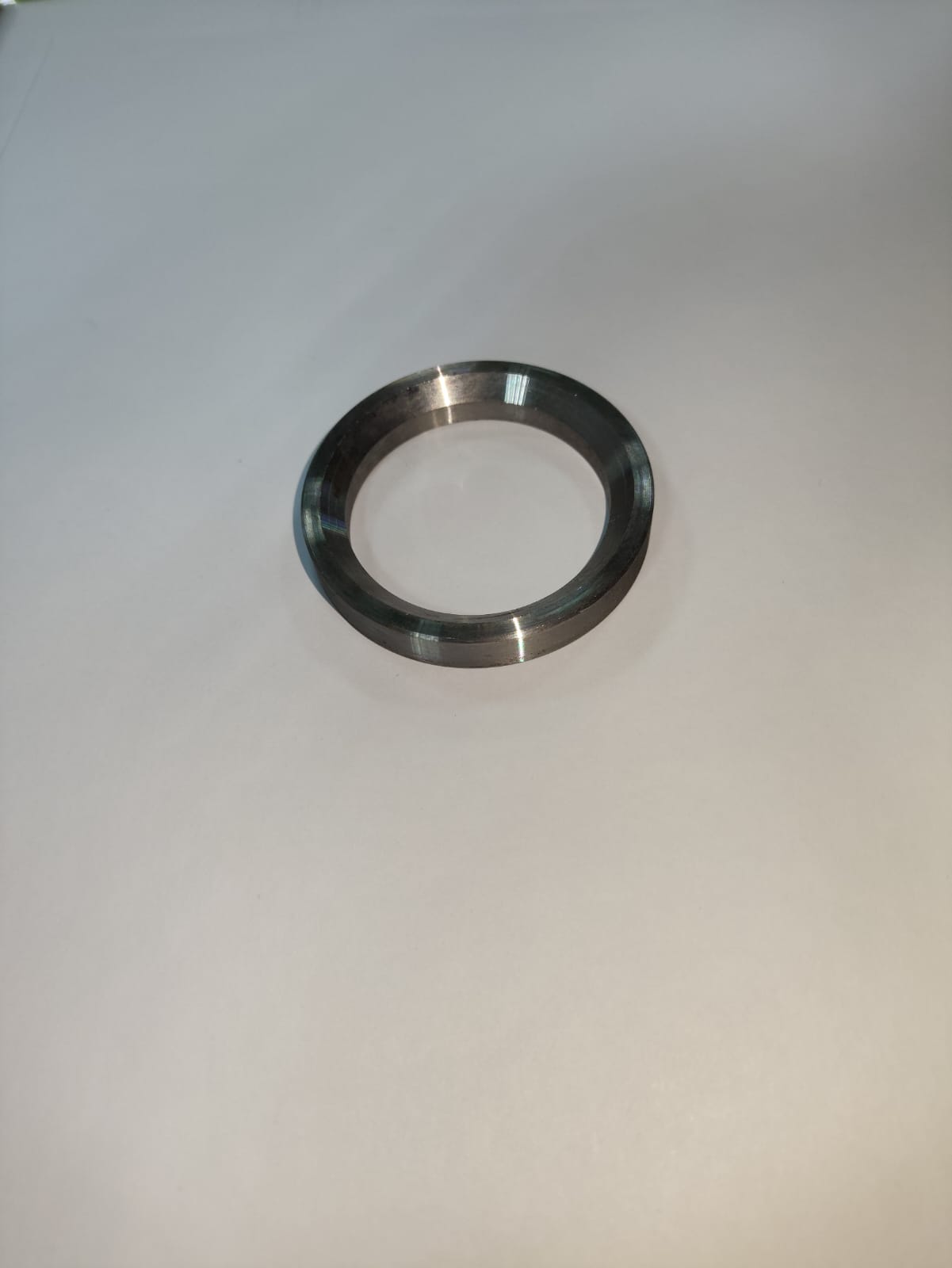 Обойма FAW J6,3310 сальника промежуточной рулевой сошки OE