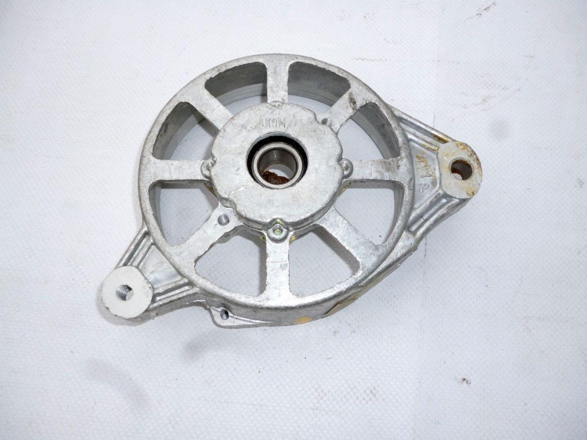 Г273-3701400 - крышка, шт