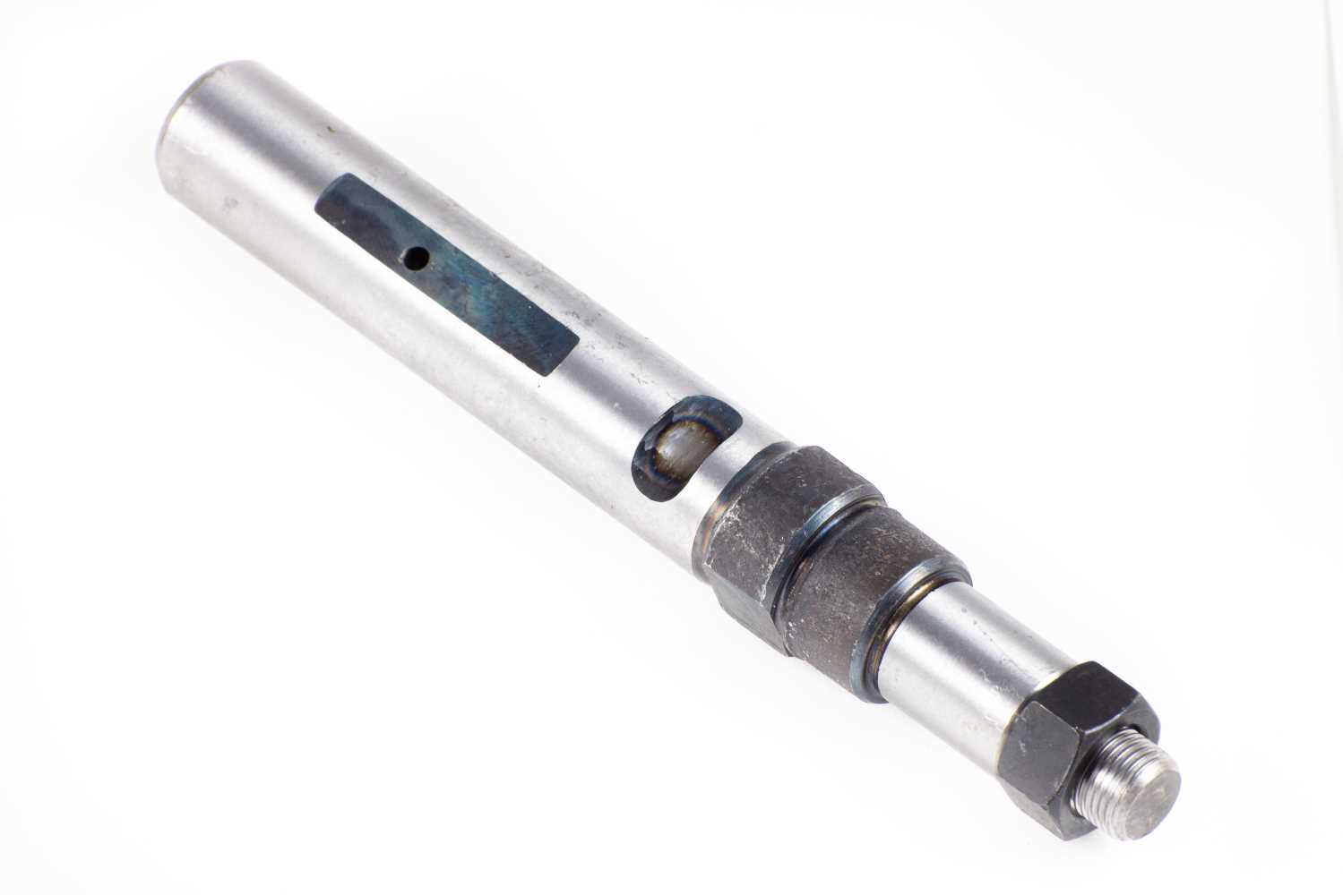 Палец передней рессоры (гидроцилиндр) X3000 (DZ9114520005)